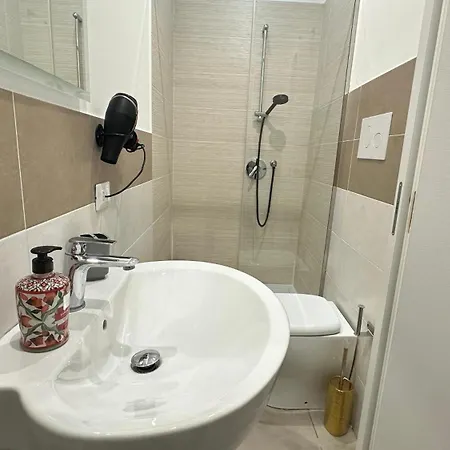 Eleganza Moderna Nel Centro Storico Di Проживание в семье